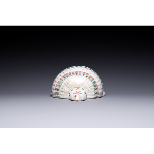 201 - A rare Chinese famille rose holy water stoup and cover, QianlongDescription:H.: 21 cm Provenance:An ... 