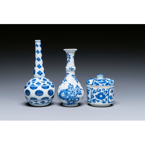 304 - Two Chinese blue and white vases and a covered bowl, KangxiDescription:H.: 16 cm (the tallest)Condit... 