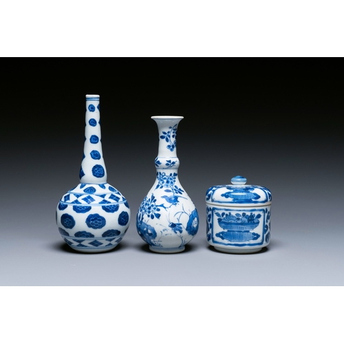 304 - Two Chinese blue and white vases and a covered bowl, KangxiDescription:H.: 16 cm (the tallest)Condit... 