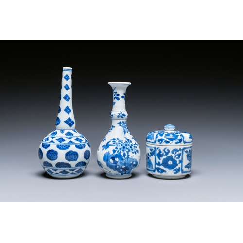 304 - Two Chinese blue and white vases and a covered bowl, KangxiDescription:H.: 16 cm (the tallest)Condit... 