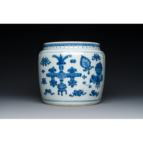 313 - A Chinese blue and white 'antiquities' bowl, KangxiDescription:Dia.: 20,5 cm - H.: 18 cmCondition re... 