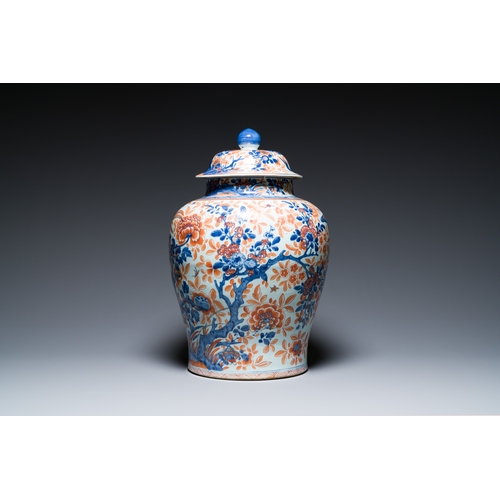 317 - A Chinese blue, white and copper-red Imari-style vase and cover, KangxiDescription:H.: 58 cm (the va... 