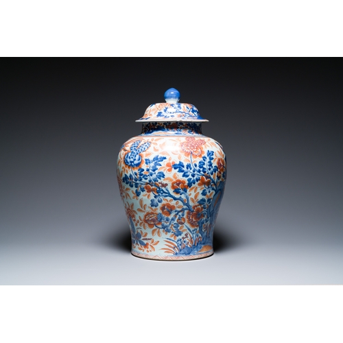 317 - A Chinese blue, white and copper-red Imari-style vase and cover, KangxiDescription:H.: 58 cm (the va... 