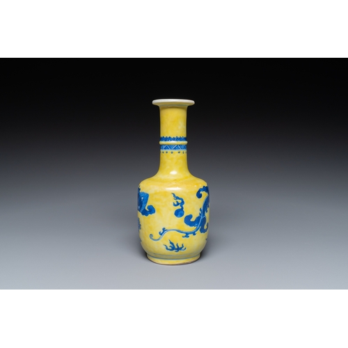 318 - A very rare Chinese blue and white yellow-ground vase, Wanli mark, KangxiDescription:H.: 20 cm Prove... 