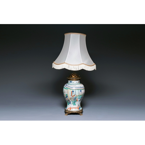 319 - A Chinese famille verte vase mounted as a lamp, KangxiDescription:H.: 34 cm (the porcelain)H.: 92,5 ... 