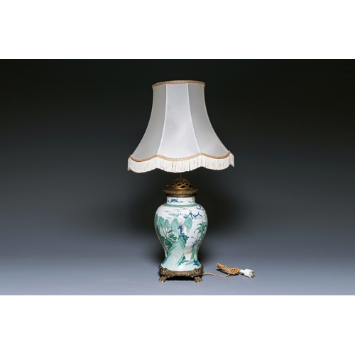 319 - A Chinese famille verte vase mounted as a lamp, KangxiDescription:H.: 34 cm (the porcelain)H.: 92,5 ... 