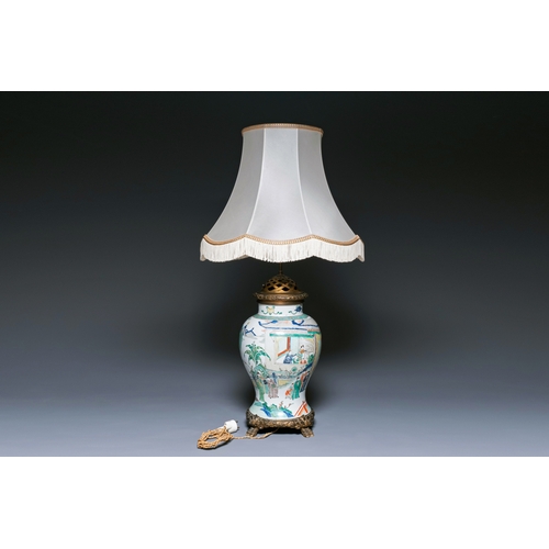 319 - A Chinese famille verte vase mounted as a lamp, KangxiDescription:H.: 34 cm (the porcelain)H.: 92,5 ... 