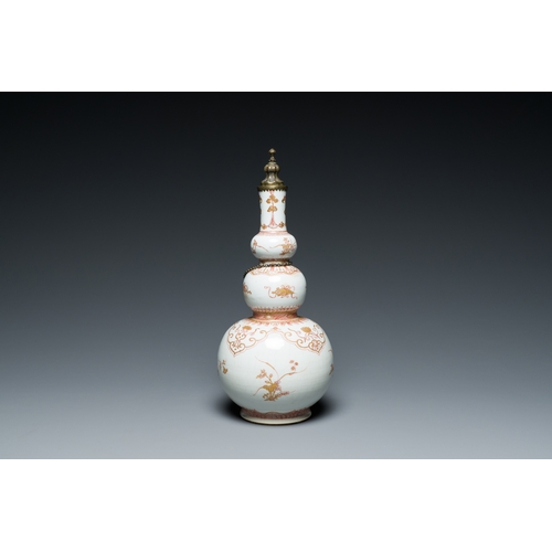 321 - A Chinese iron-red and gilt-decorated triple gourd vase, KangxiDescription:H.: 30,5 cm (incl. the mo... 