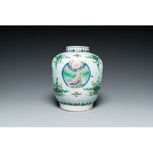 322 - A Chinese wucai 'dragon' vase, KangxiDescription:H.: 24 cmCondition reports:Please contact us on inf... 