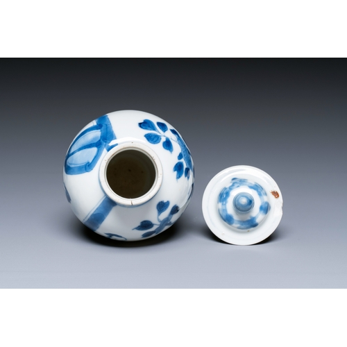 323 - A Chinese blue and white covered vase and a verte-Imari plate, KangxiDescription:Dia.: 21,5 cm (the ... 