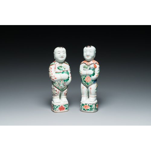 325 - A pair of Chinese famille verte 'Hehe Er Xian' figures, KangxiDescription:H.: 27 cmCondition reports... 