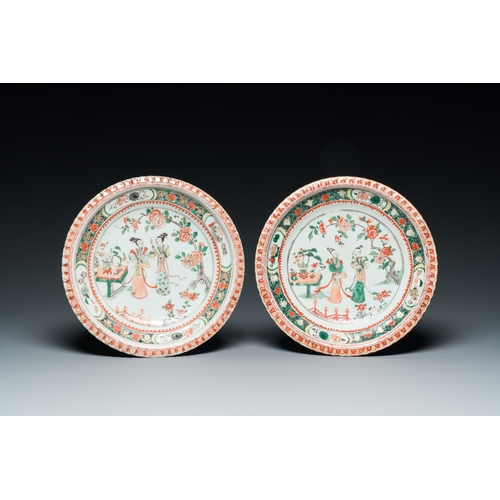 331 - A pair of Chinese famille verte 'Xi Xiang Ji' plates, KangxiDescription:Dia.: 23,5 cmCondition repor... 