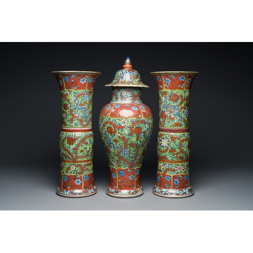 336 - A Chinese English-decorated blue and white garniture of three vases, KangxiDescription:H.: 56 cm (va... 