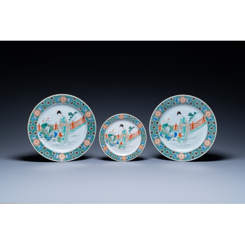 338 - A pair of Chinese famille verte dishes and a plate with a mother and her son, KangxiDescription:Dia.... 