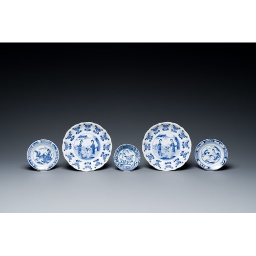 341 - A varied collection of Chinese porcelain, Kangxi and laterDescription:Dia.: 16,5 cm (the pair of pla... 