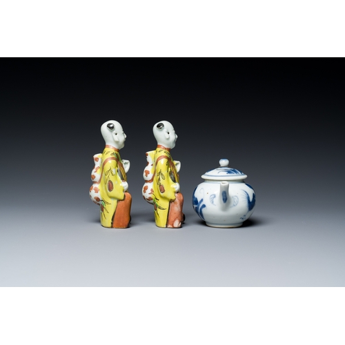 341 - A varied collection of Chinese porcelain, Kangxi and laterDescription:Dia.: 16,5 cm (the pair of pla... 