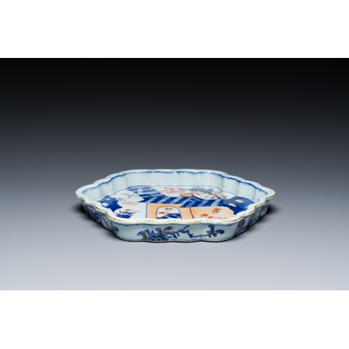 348 - A Chinese Imari-style tray with vertical rim, Kangxi/YongzhengDescription:L.: 24,5 cmCondition repor... 