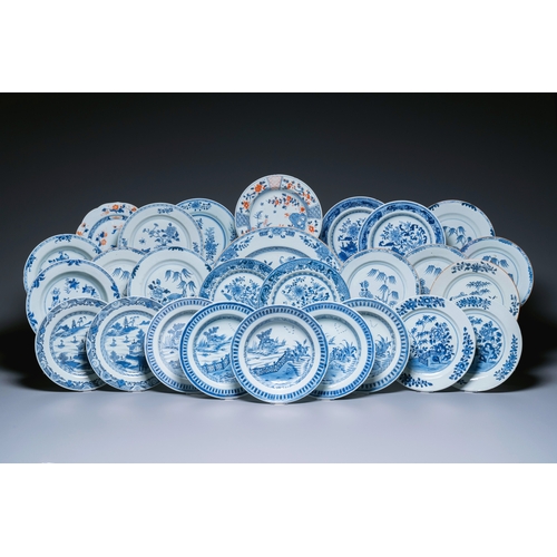 358 - A large Chinese blue and white dish and 26 plates, Kangxi/QianlongDescription:Dia.: 38 cm (the large... 