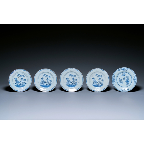 358 - A large Chinese blue and white dish and 26 plates, Kangxi/QianlongDescription:Dia.: 38 cm (the large... 