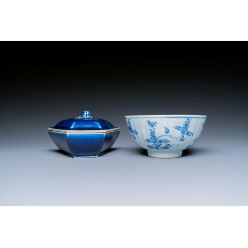 359 - A varied collection of Chinese porcelain, Kangxi and laterDescription:Dia.: 27,5 cm (the Kangxi fami... 