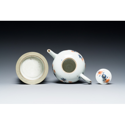 360 - A varied collection of Chinese blue and white and Imari-style porcelain, Kangxi/QianlongDescription:... 