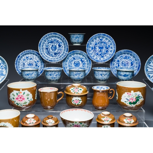 361 - An extensive collection of Chinese blue, white and famille rose porcelain, Kangxi and laterDescripti... 