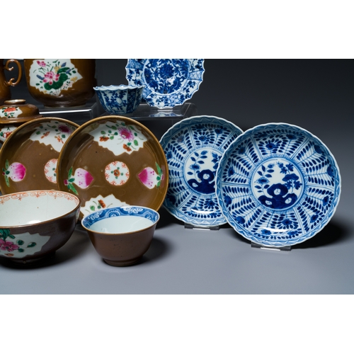 361 - An extensive collection of Chinese blue, white and famille rose porcelain, Kangxi and laterDescripti... 