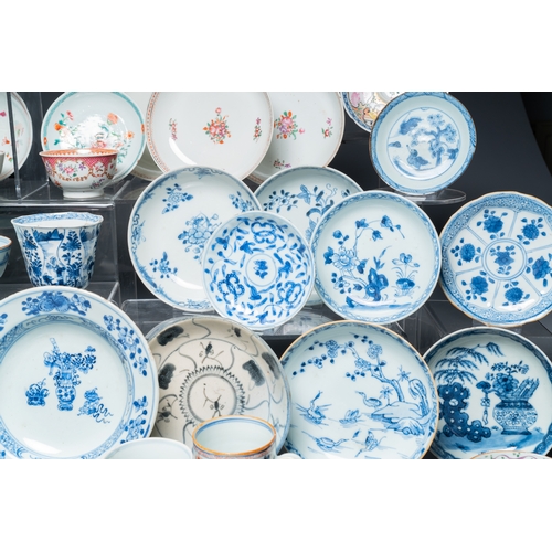 364 - A very extensive collection of Chinese cups and saucers, Kangxi and laterDescription:Dia.: 16,5 cm (... 