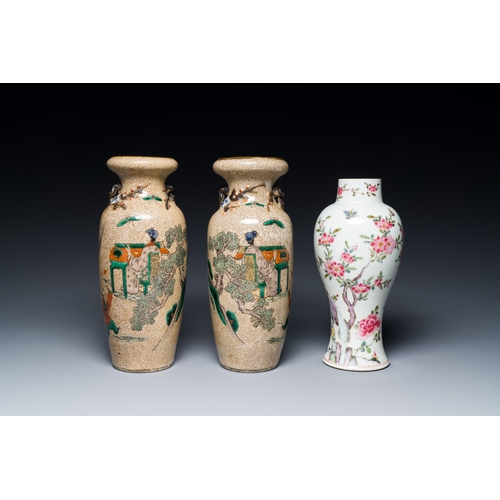 367 - A varied collection of Chinese famille rose and famille verte porcelain, Yongzheng and laterDescript... 