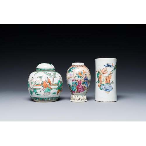 367 - A varied collection of Chinese famille rose and famille verte porcelain, Yongzheng and laterDescript... 