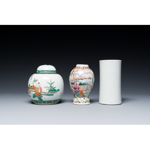 367 - A varied collection of Chinese famille rose and famille verte porcelain, Yongzheng and laterDescript... 