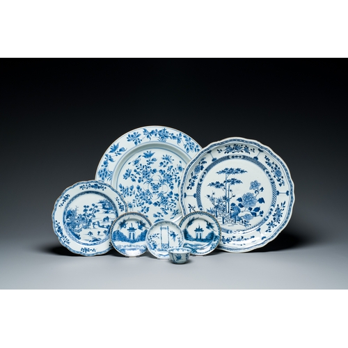 369 - Seven pieces of Chinese blue and white porcelain, Kangxi/QianlongDescription:Dia.: 38,5 cm (the larg... 