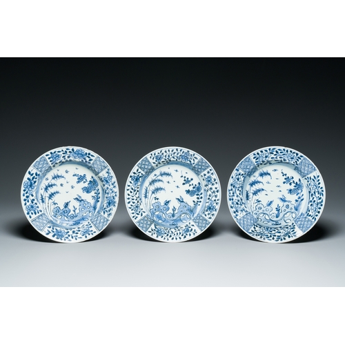 370 - A pair of Chinese blue and white dishes and six plates, Kangxi/QianlongDescription:Dia.: 32 cm (the ... 