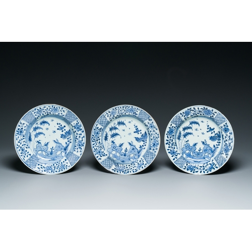 370 - A pair of Chinese blue and white dishes and six plates, Kangxi/QianlongDescription:Dia.: 32 cm (the ... 