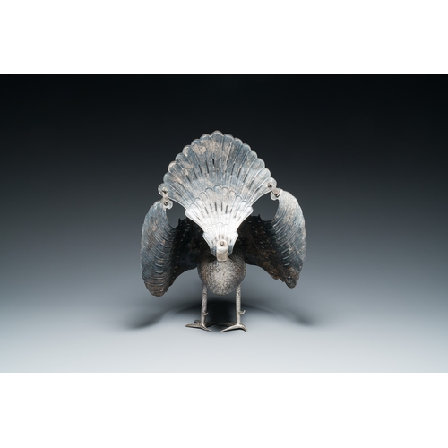 400 - A rare Indonesian silver 'Garuda' oil lamp for the Wayang theatre, 'blencong', 19th C.Description:H.... 