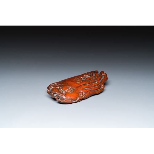 410 - A Chinese bamboo wood carving of a Buddha's hand, 17/18th C.Description:Dim.: 13 x 8 x 3 cm Provenan... 