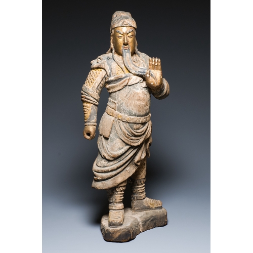 415 - A large Chinese partly gilded and polychromed wood sculpture of Guandi, 17th C.Description:H.: 97,5 ... 