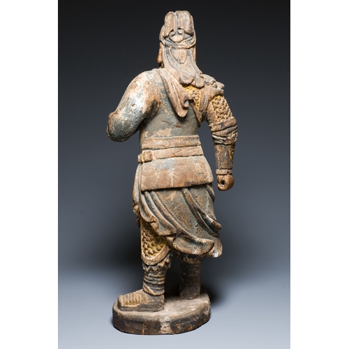 415 - A large Chinese partly gilded and polychromed wood sculpture of Guandi, 17th C.Description:H.: 97,5 ... 