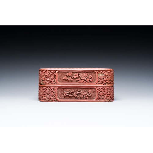 423 - A Chinese red cinnabar lacquer box and cover, 17/18th C.Description:L.: 17,5 cm - H.: 8 cmCondition ... 