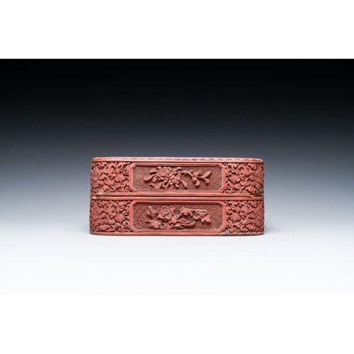 423 - A Chinese red cinnabar lacquer box and cover, 17/18th C.Description:L.: 17,5 cm - H.: 8 cmCondition ... 