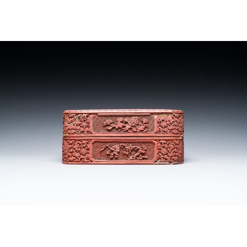 423 - A Chinese red cinnabar lacquer box and cover, 17/18th C.Description:L.: 17,5 cm - H.: 8 cmCondition ... 