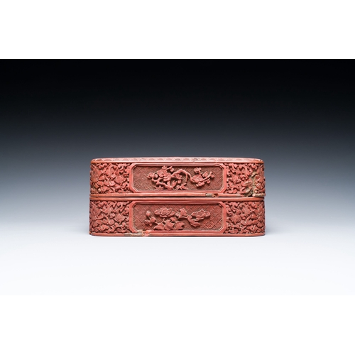 423 - A Chinese red cinnabar lacquer box and cover, 17/18th C.Description:L.: 17,5 cm - H.: 8 cmCondition ... 