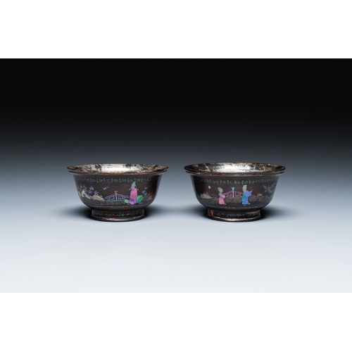 425 - Two Chinese lac-burgaute bowls with silvered interiors, KangxiDescription:Dia.: 10 cm - H.: 5 cm Pro... 