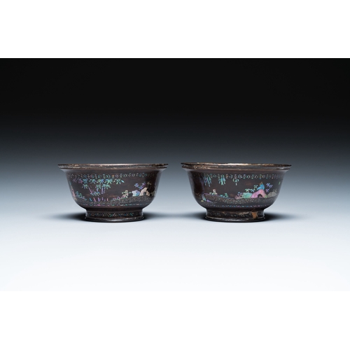 425 - Two Chinese lac-burgaute bowls with silvered interiors, KangxiDescription:Dia.: 10 cm - H.: 5 cm Pro... 