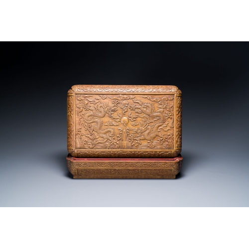 428 - A Chinese rectangular huanghuali wooden box and cover with dragons, 17/18th C.Description:Dim.: 41 x... 