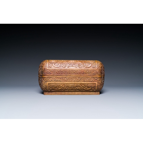 428 - A Chinese rectangular huanghuali wooden box and cover with dragons, 17/18th C.Description:Dim.: 41 x... 