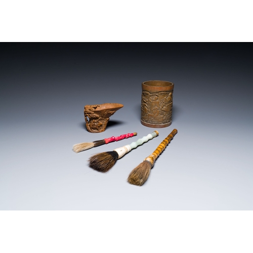 430 - A Chinese bamboo libation cup, a brush pot and three brushes, 19/20th C.Description:L.: 37 cm (the l... 