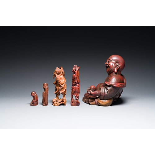 432 - Five Chinese and Japanese wood sculptures, 19/20th C.Description:H.: 29 cm (the tallest)Condition re... 