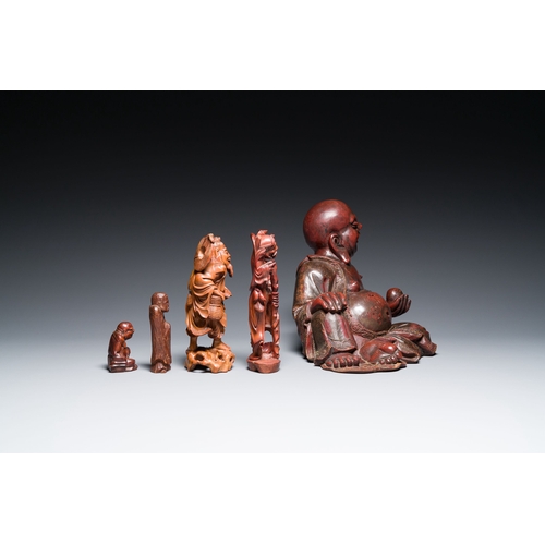 432 - Five Chinese and Japanese wood sculptures, 19/20th C.Description:H.: 29 cm (the tallest)Condition re... 