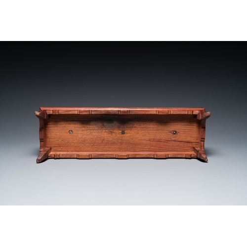 434 - A Chinese or Vietnamese miniature wooden weapon rack, 19/20th C.Description:Dim.: 45,5 x 14 x 25 cm ... 